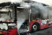 ਦਿੱਲੀ ‘ਚ ਚੱਲਦੀ DTC ਇਲੈਕਟ੍ਰਿਕ ਬੱਸ ਬਣੀ ਅੱਗ ਦਾ ਗੋਲਾ; ਡਰਾਈਵਰ ਦੀ ਸੂਝਬੂਝ ਨਾਲ ਟਲਿਆ ਵੱਡਾ ਹਾਦਸਾ