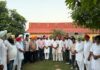 ਕਾਂਗਰਸ ਪਾਰਟੀ ਦੇ ਸੀਨੀਅਰ ਆਗੂ ਅਤੇ ਐਡਵੋਕੇਟ ਦਲਵਿੰਦਰ ਸਿੰਘ ਧੰਜੂ ਵੱਲੋਂ ਪੰਜਾਬ ਦੇ ਗੰਭੀਰ ਮੁੱਦਿਆਂ ਨੂੰ ਲੈ ਕੇ ਹਲਕੇ ਦੇ ਲੋਕਾਂ ਨਾਲ ਪਿੰਡ ਫਤਿਹਪੁਰ ਰਾਜਪੂਤਾਂ ਵਿਖੇ ਬੈਠਕ
